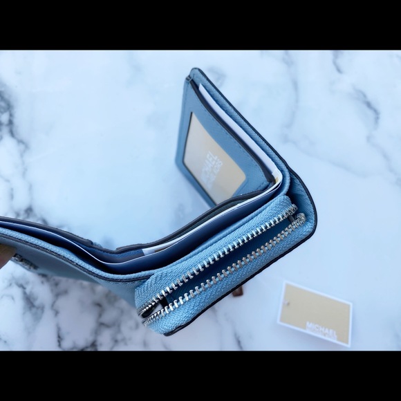 Michael kors trifold wallet coin pocket ‼️SALE‼️ - Picture 8 of 8